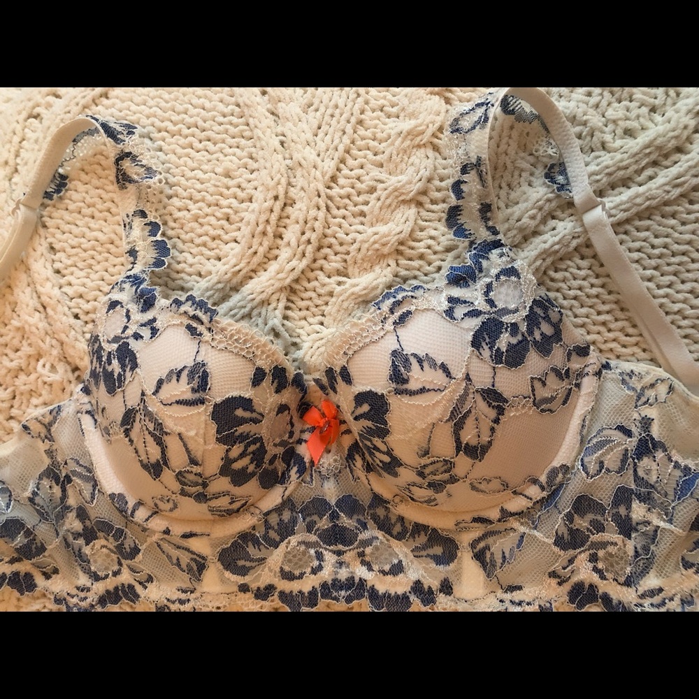 SOLD MERCARI VS Body Demi Lined Bra 34B